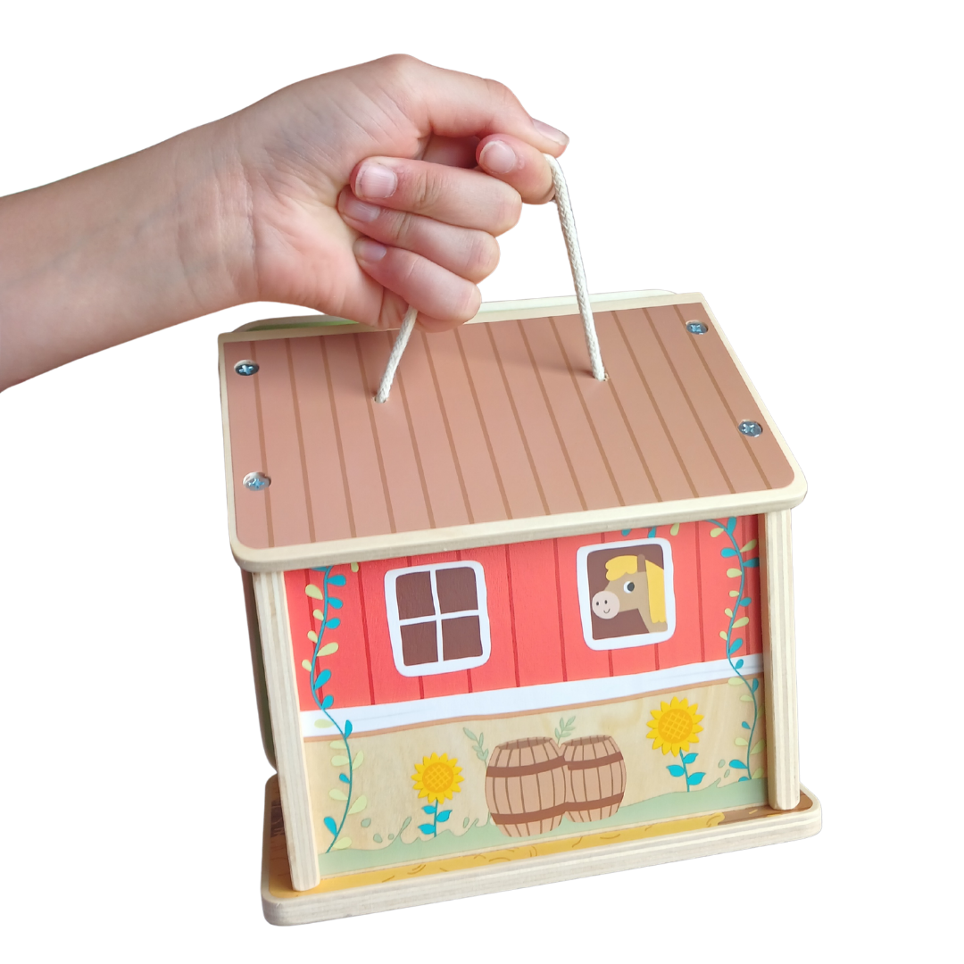 Front of the Hi Panda box showing the foldable wooden farm with two horses and a fence, listing age 24M+.